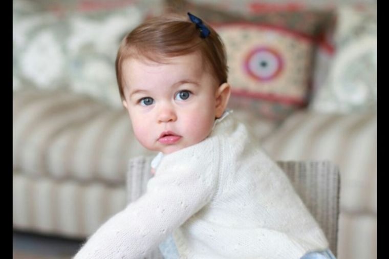 Nove fotografije princeze Šarlot obišle svet: Ne liči na roditelje, već samo na njega! (FOTO)