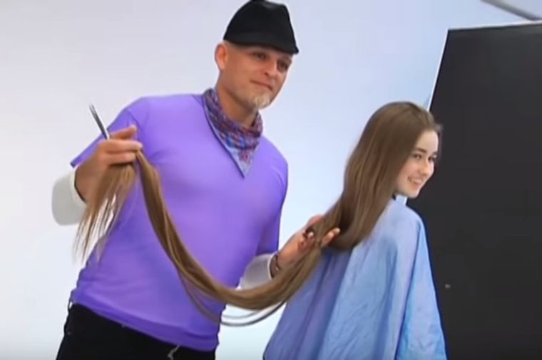 Nikada se nije šišala: Kada je otišla kod frizera, napravio je fantastičnu transformaciju! (VIDEO)