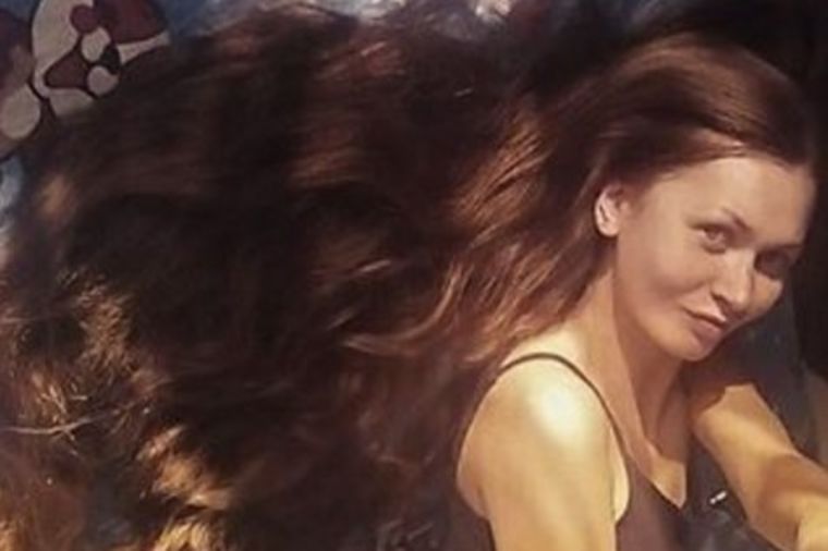 Nije se šišala 13 godina: Ruska Zlatokosa pušta kosu do peta! (FOTO)