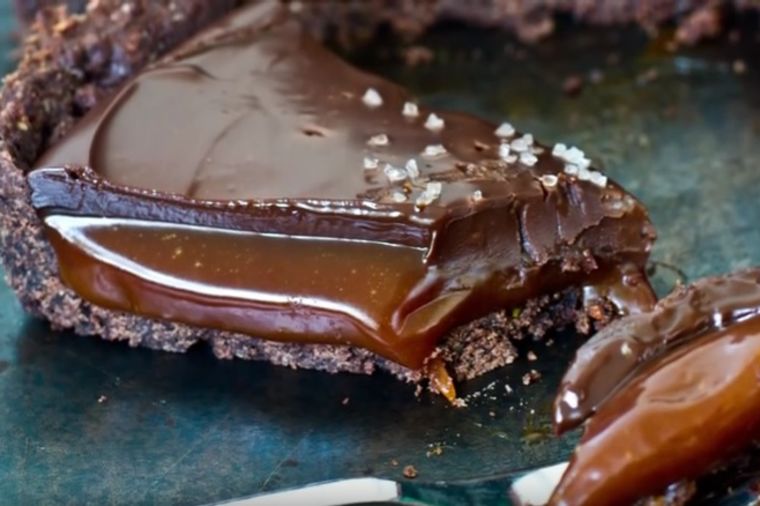 Milion i po žena poludelo za njom: Čokoladna karamel fantazija! (RECEPT, VIDEO)