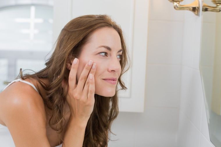 Ovakvo šminkanje prikriva bore oko očiju: Sprečite starenje kože lica!