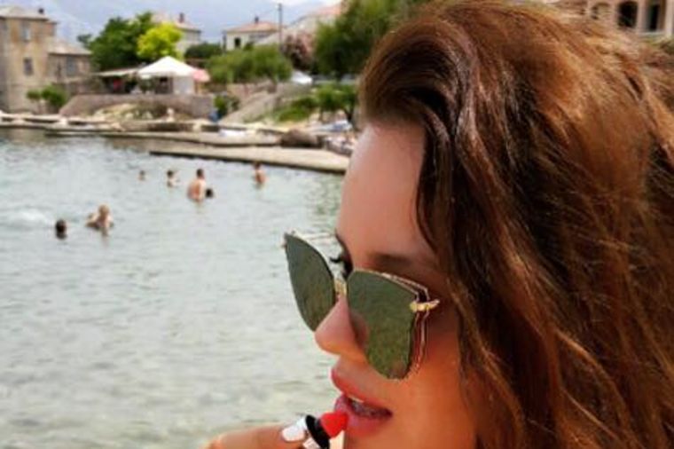Najpoznatija hrvatska debeljuca slavi svoje telo: Svako može da nosi ovaj kupaći! (FOTO)