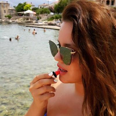 Najpoznatija hrvatska debeljuca slavi svoje telo: Svako može da nosi ovaj kupaći! (FOTO)