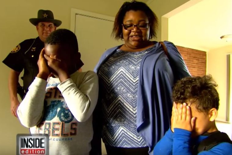 Dečacima su rekli da pokriju oči: Policajac i majka im promenili život iz korena! (VIDEO)