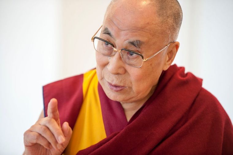 Dalaj Lama uzdrmao svet: Žrtvuju svoje zdravlje kako bi zaradili novac, a novac daju za zdravlje!