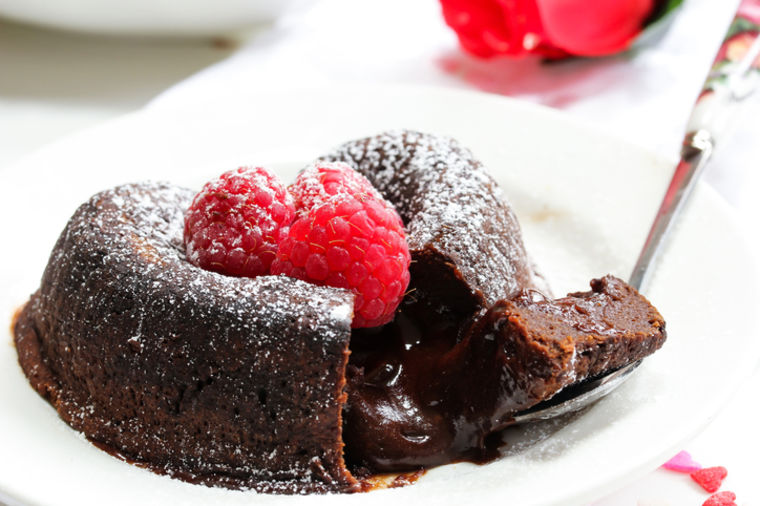 Čokoladni kolači od 3 sastojka: Slatkiš za kojim je poludeo svet! (RECEPT)
