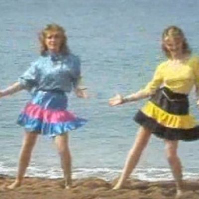 Pamtimo ih kao seks simbole 80-ih: Ovako danas izgledaju sestre pevačice! (FOTO)