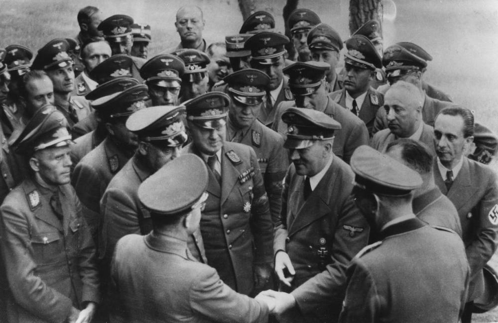 Adolf Hitler, Nacisti