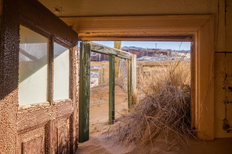 Kuća u koju se uselila pustinja: Sila prirode guta sve pred sobom! (FOTO)