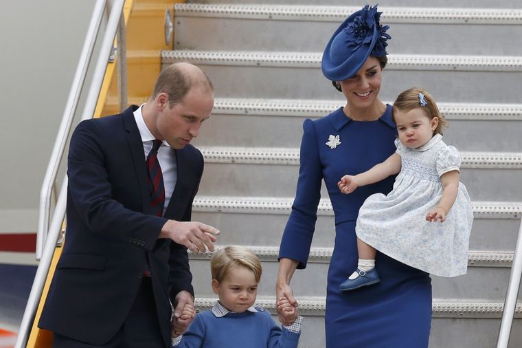 Šarlot i Džordž zasenili roditelje: Omiljena kraljevska porodica konačno na okupu! (FOTO)