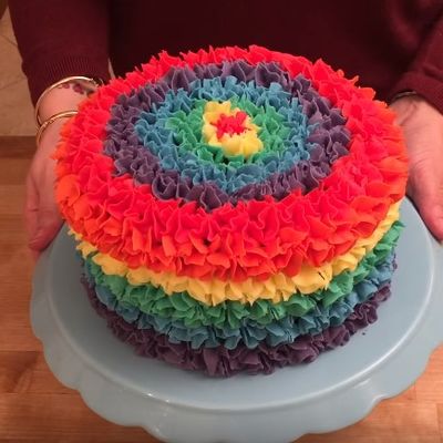 Ova torta je postala potpuni hit: Spolja fantastična, a tek unutra! (VIDEO)