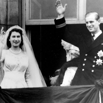 Kraljevska istorija se ponavlja: Zašto venčanju kraljice Elizabete i princa Filipa nije prisustvovala njegova porodica! (FOTO)