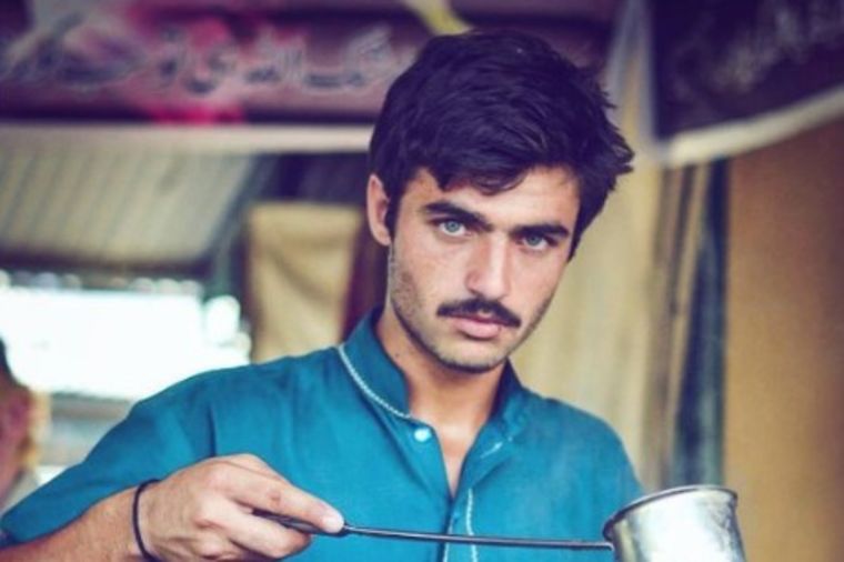 Bio je običan prodavac čaja: Zbog jedne fotografije je zaludeo žene širom sveta! (FOTO)