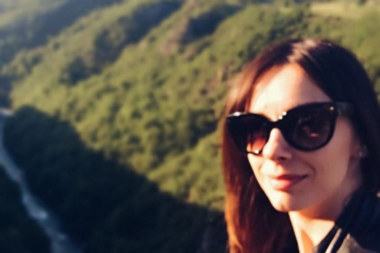 Sloboda Mićalović, prava dama sa merom: Najlepši selfiji prirodne srpske lepotice! (FOTO)