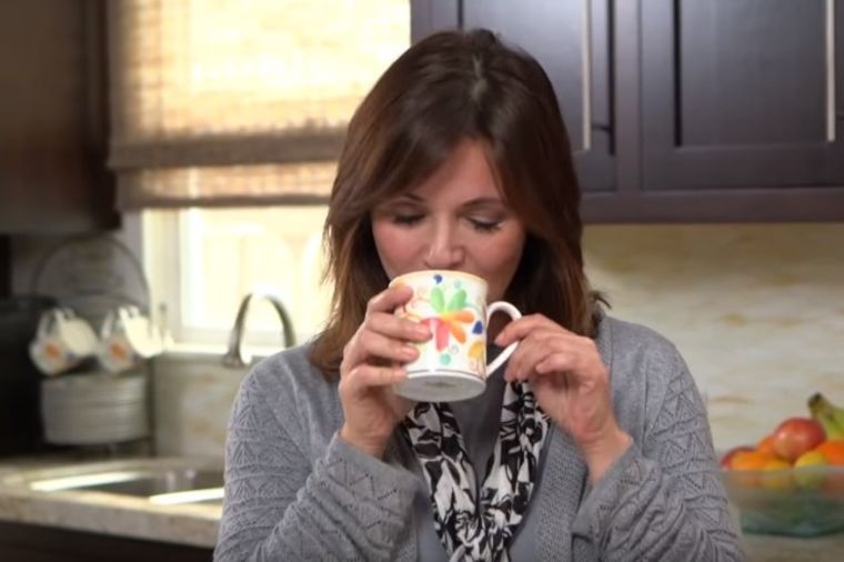 Ona nikad ne baca iskorišćene kesice od čaja: Oduševiće vas kad vidite zašto! (VIDEO)