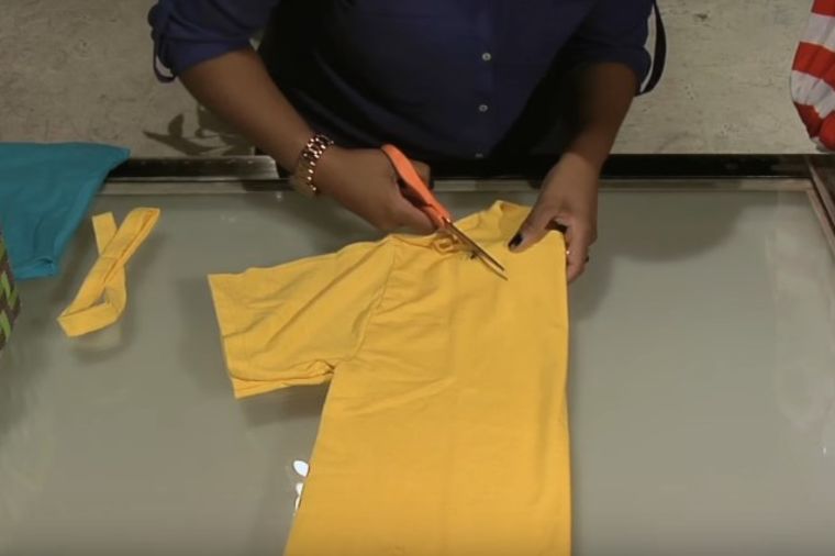 Staru majicu je isekla na 5 delova: Napravila je genijalnu stvar! (VIDEO)