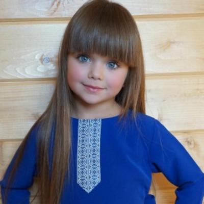 Ima samo 5 godina i nestvarno plave oči: Ceo svet poludeo za najmlađom manekenkom! (FOTO)