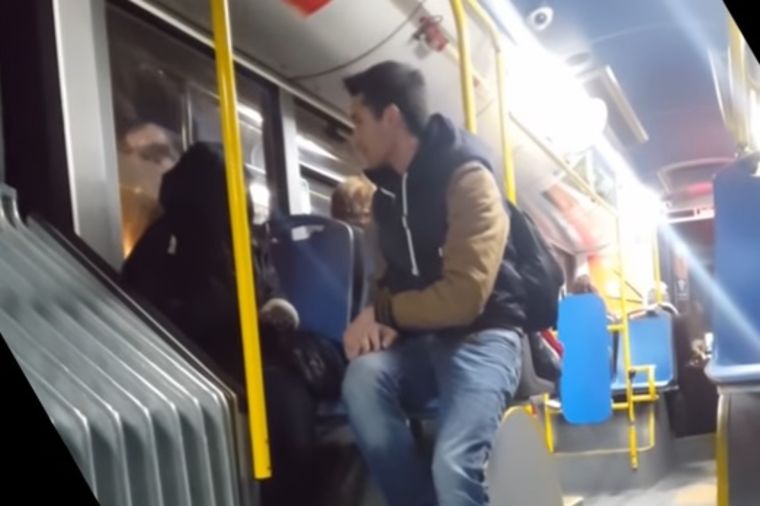 Beogradski dobrotvor: Kupio patike ženi koja prosi po autobusu! (VIDEO)