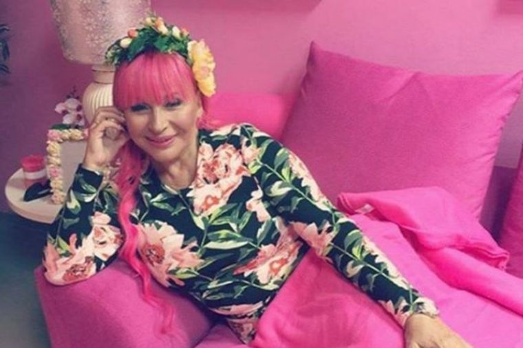 Zorica Brunclik napravila skandal: Nema snimanja dok ne okitite jelku u roze!