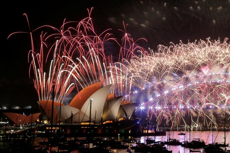 Nova godina stigla u Australiju: U spektakularnom vatrometu uživalo više od milion ljudi! (VIDEO)