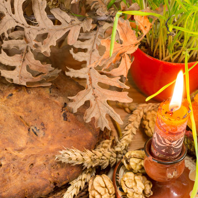 Plamen sa božićne sveće otkriva mnogo toga: Pazite na koju stranu se naginje!