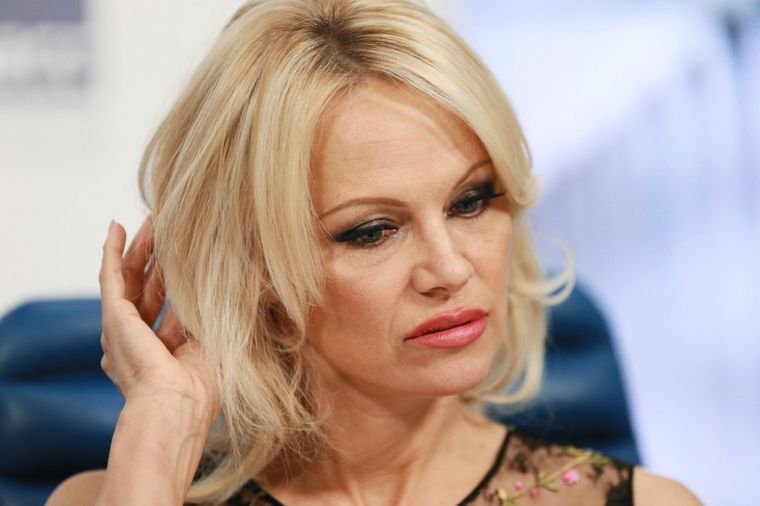 Pamela Anderson potpuno neprepoznatljiva: Izobličila se zbog plastičnih operacija! (FOTO)