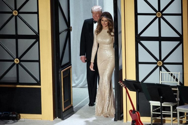 Donald i njegova zlatna supruga: Melanija Tramp je zvezda večeri u Vašingtonu! (FOTO)