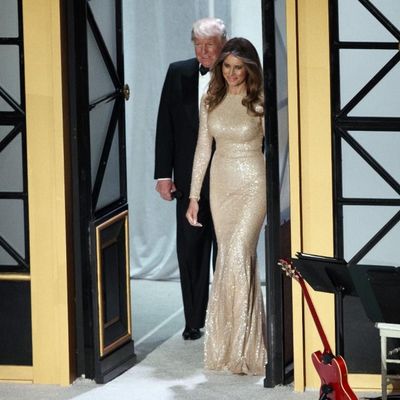 Donald i njegova zlatna supruga: Melanija Tramp je zvezda večeri u Vašingtonu! (FOTO)