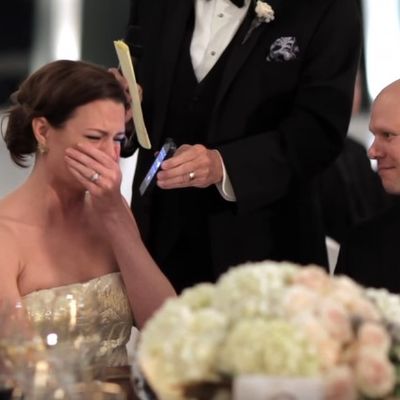 Otac mlade počeo da drži govor na venčanju: Priredio joj šok zbog kojeg se rasplakala! (VIDEO)