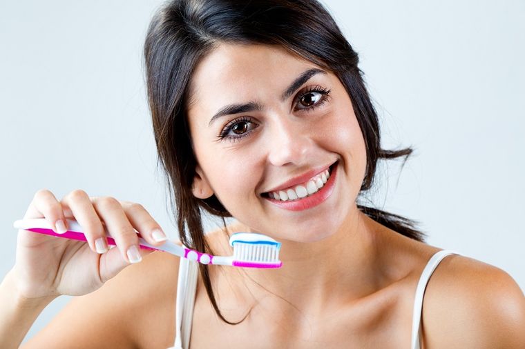 Očistite četkicu za zube od naslaga bakterija i prljavštine: Čuva zdravlje, štedi novac!
