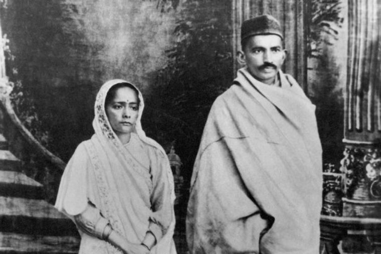 Gandi je bio opsednut seksom: Oženio se sa 13 godina, a branio ženama da spavaju sa muževima!