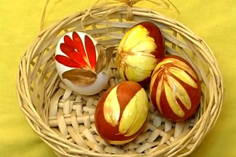 Najzdravije farbanje uskršnjih jaja: Tehnika koja se prenosi sa kolena na koleno! (VIDEO)