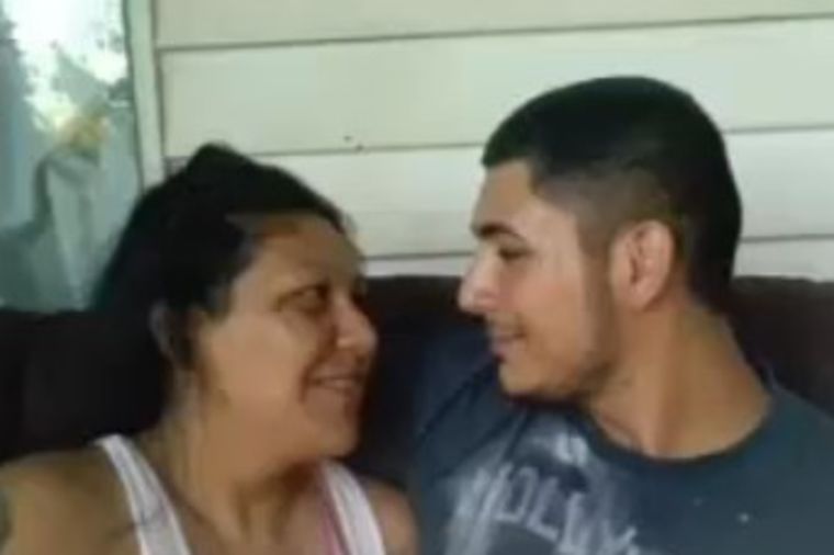 Majka u vezi sa svojim sinom: Niko nas ne može razdvojiti, ja ga stvarno volim! (VIDEO)