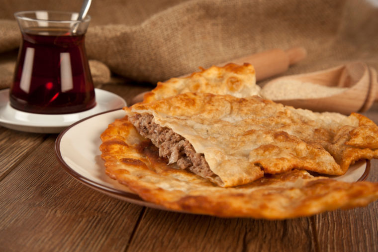 Originalni recept za burek s mesom: Turski pekari ovako prave ćig borek! (VIDEO)