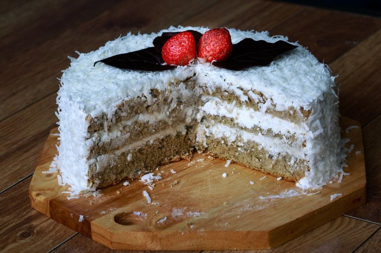 Najjednostavnija torta gotova za 10 minuta: Umutiš, zalediš i poslužiš! (RECEPT)
