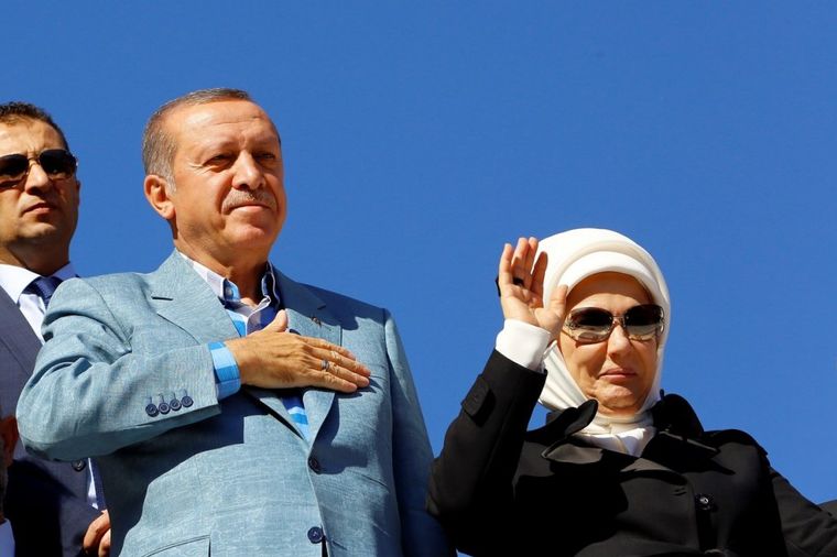 Za samo jedno popodne spiskala je 44.000 evra: Ko je rasipna žena sultana Erdogana? (FOTO)