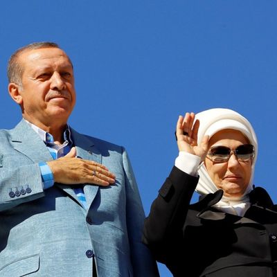 Za samo jedno popodne spiskala je 44.000 evra: Ko je rasipna žena sultana Erdogana? (FOTO)
