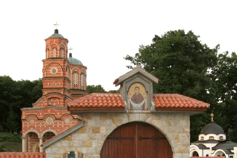 Čudotvorni izvor u Kruševcu: Voda srpskog manastira od koje su slepi progledali, a nepokretni prohodali!
