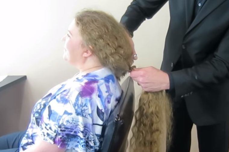 Kosa joj bila duga do zadnjice: Hrabro se odlučila za drastičnu transformaciju! (VIDEO)