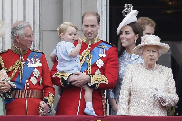Kraljica Elizabeta besna na unuka: Čarls je loš uzor, Vilijam je isti otac! (FOTO)
