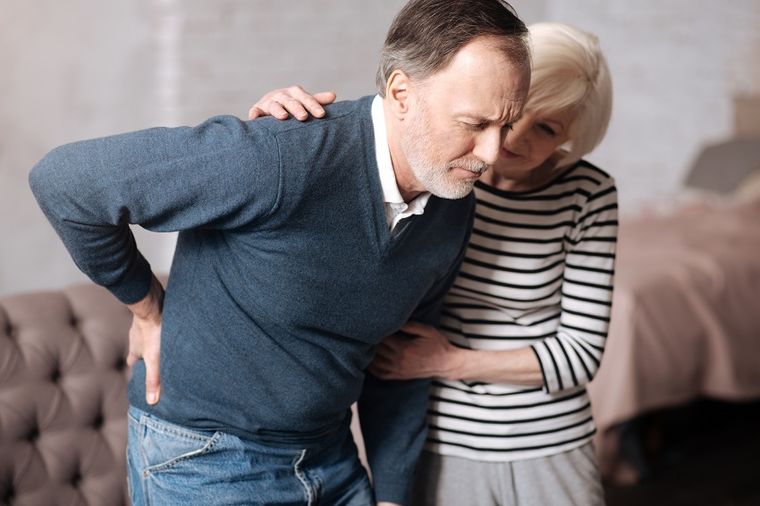 Kada je bol u leđima opasan: Lekari upozoravaju da ove simptome ne ignorišete!