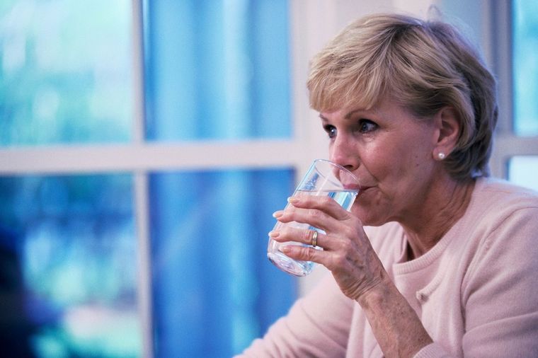 Kada ste nervozni i razdražljivi, popijte čašu vode: Evo zašto!