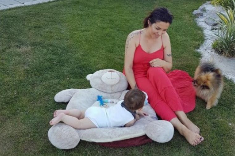 Seka Aleksić jedva dočekala lepo vreme: Ovako uživa sa sinom u svom rajskom dvorištu! (FOTO)