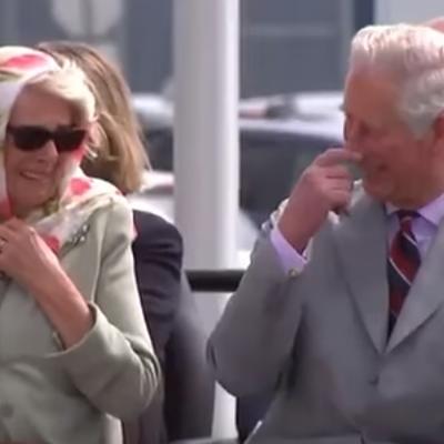 Princ Čarls i Kamila prasnuli u smeh usred ozbiljnog događaja: Nisu mogli da se suzdrže! (VIDEO)