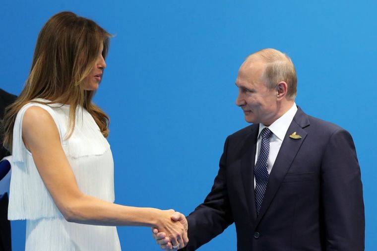 Putin očaran Melanijom Tramp: Nije skidao pogled sa nje, svi se pitaju o čemu su pričali?(FOTO)
