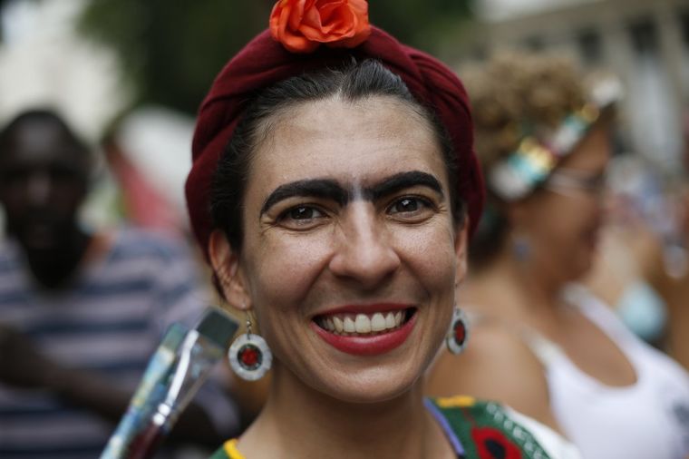 Preko 1.000 ljudi obuklo se kao Frida Kalo: Žele u Ginisovu knjigu rekorda! (FOTO)