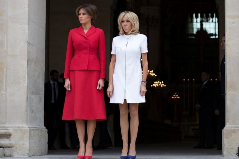 Bridžit protiv Melanije u modnom dvoboju: Francuska prva dama u prekratkim minićima! (FOTO)