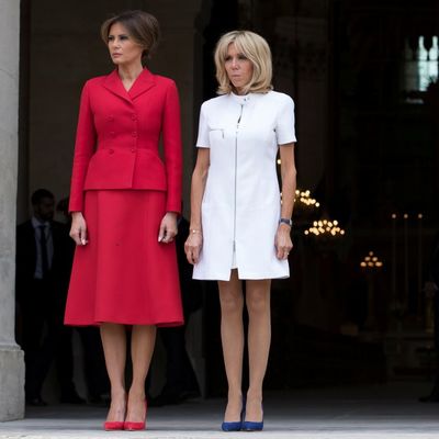 Bridžit protiv Melanije u modnom dvoboju: Francuska prva dama u prekratkim minićima! (FOTO)