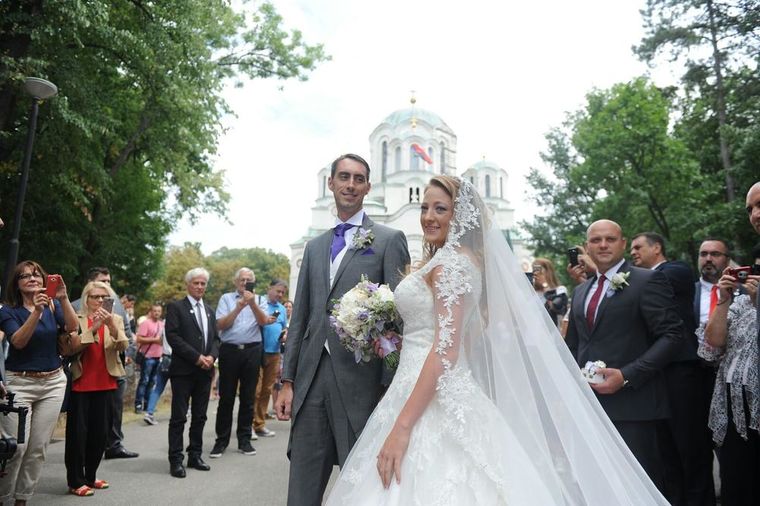 Emotivna poruka nove srpske princeze: Oglasila se na Fejsbuku odmah posle venčanja!