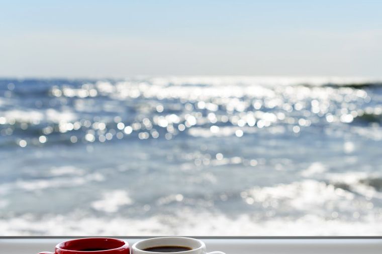 Horoskop razotkriva tri najveće uživalice u kafi: Ni na plažu bez omiljenog napitka!